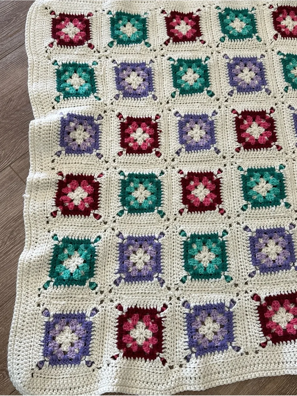 Handmade 36“ x 48“ baby lap throw granny Square